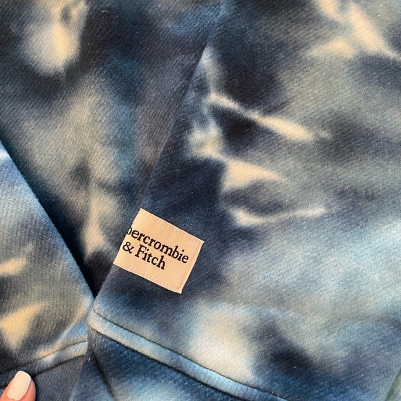 NWT kids Abercrombie sweatshirt - Picture 4 of 5